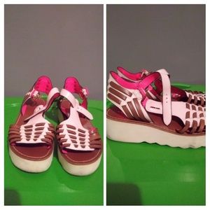 Women's shoes